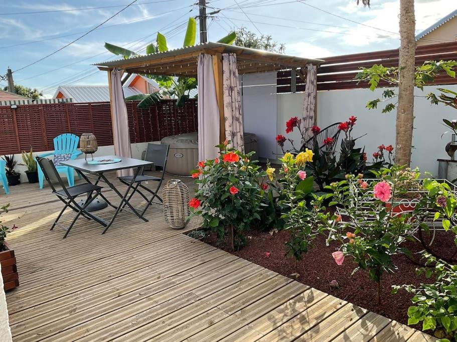 Villa La Kaz Hibiscus, Jacuzzi Prive à Le Tampon Extérieur photo